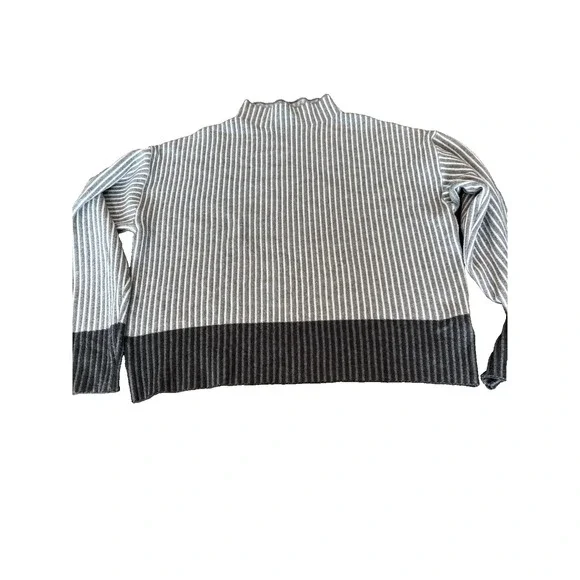 Aritzia Tahari crop grey white stripe women's medium pullover sweater nautical - Picture 3 of 9